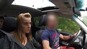 HUNT4K. Lucky man successfully picked up curvy girl for nice quickie