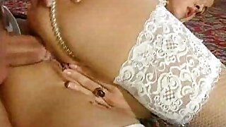 Italian blond diva has glamorous sex