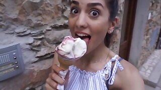Julie Hall italian youtuber