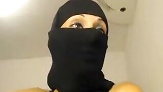 Homemade sextape in which I expose my pussy and ass, I have a nice Arab body, which is why I made this big ass amateurs vid, in which I expose my curves to the cam.